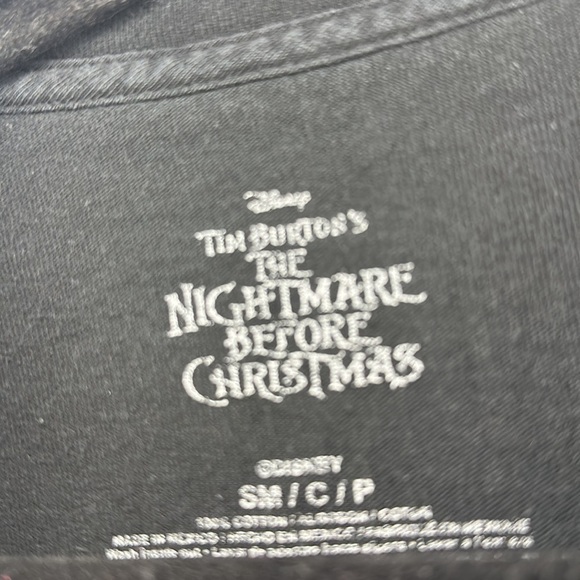 NIGHTMARE BEFORE XMAS GRAPHIC TEE (SIZE: SMALL) - Picture 3 of 4